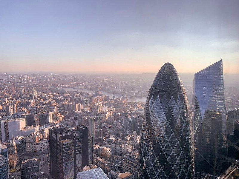 İngiltere yaşam ve seyahat planına eşlik eden Londra şehir manzarası